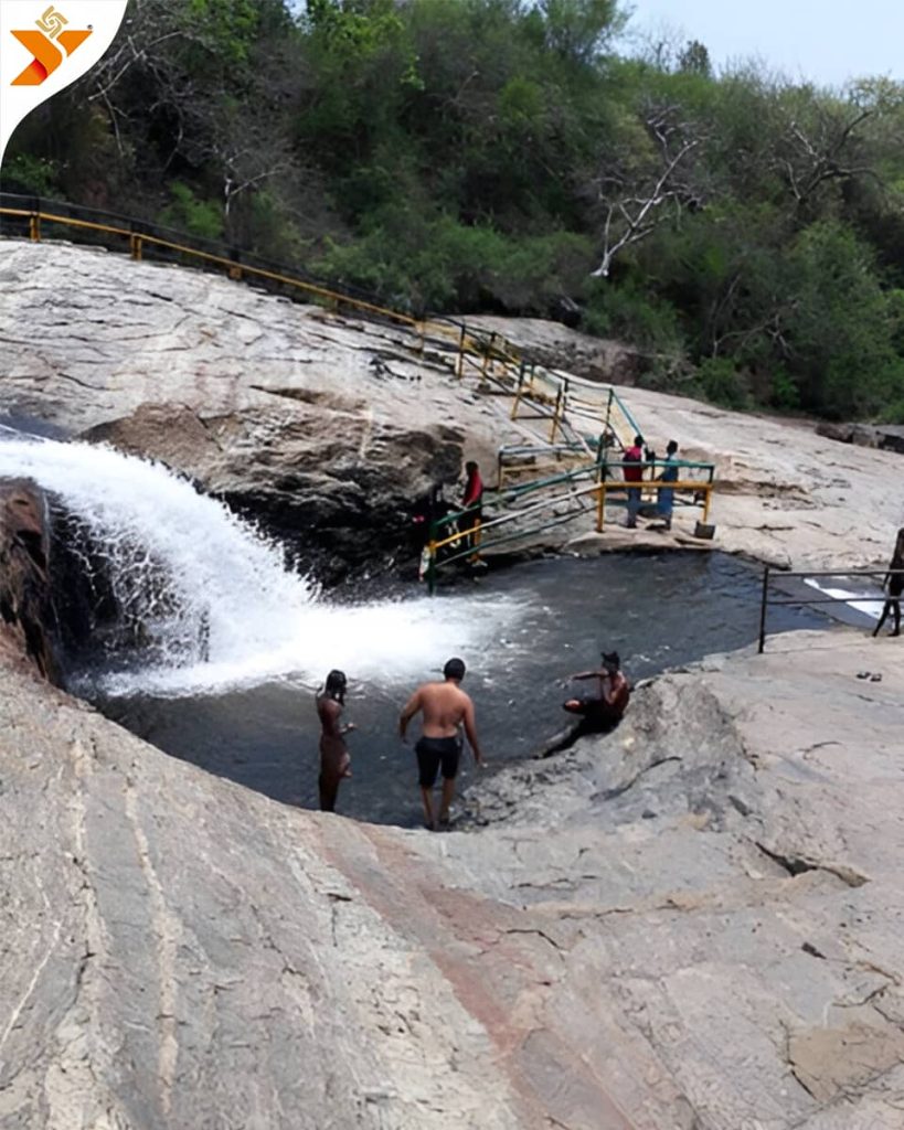Kumbakkarai Falls